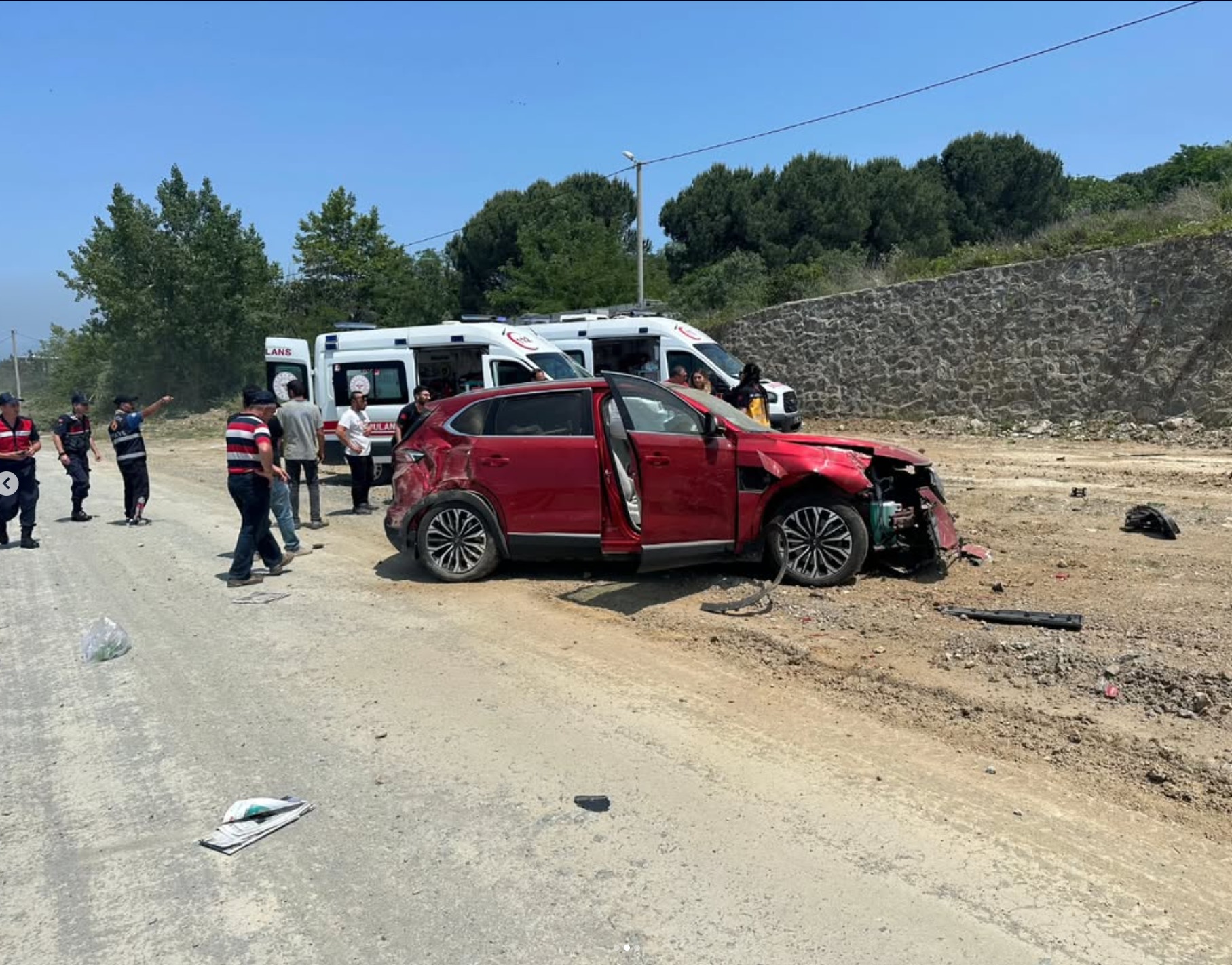 YALOVA'DA ELEKTRİKLİ OTOMOBİL 4 METREDEN DÜŞTÜ