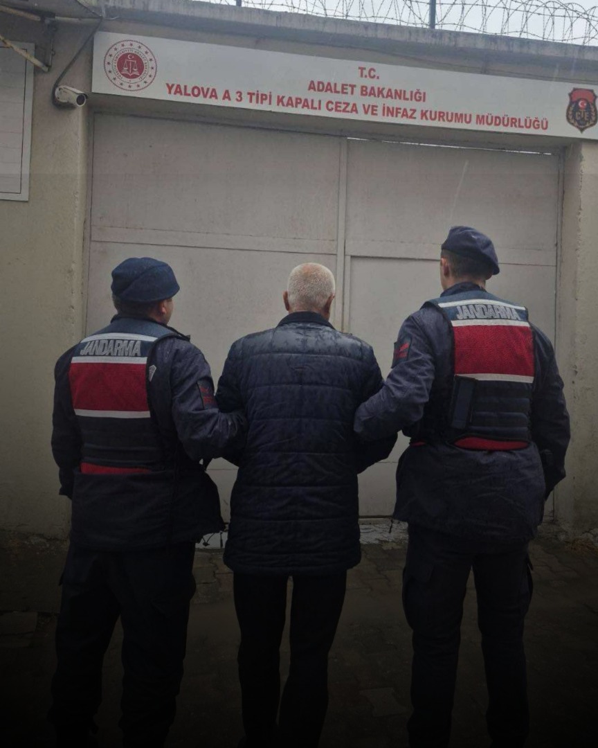 ÇINARCIK'TA EVDEN CEPHANELİK VE UYUŞTURUCU ÇIKTI